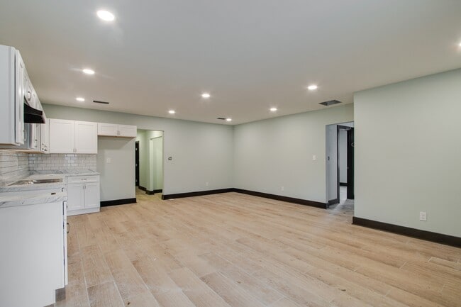 Building Photo - 1669 Baine Ave