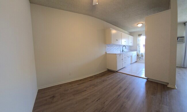 Building Photo - 526 S St Andrews Pl