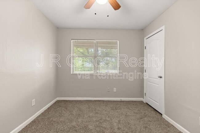 Building Photo - 4404 Pecan Ln