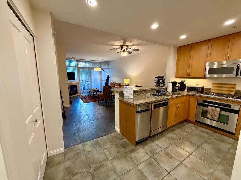 Building Photo - 850 Beech St