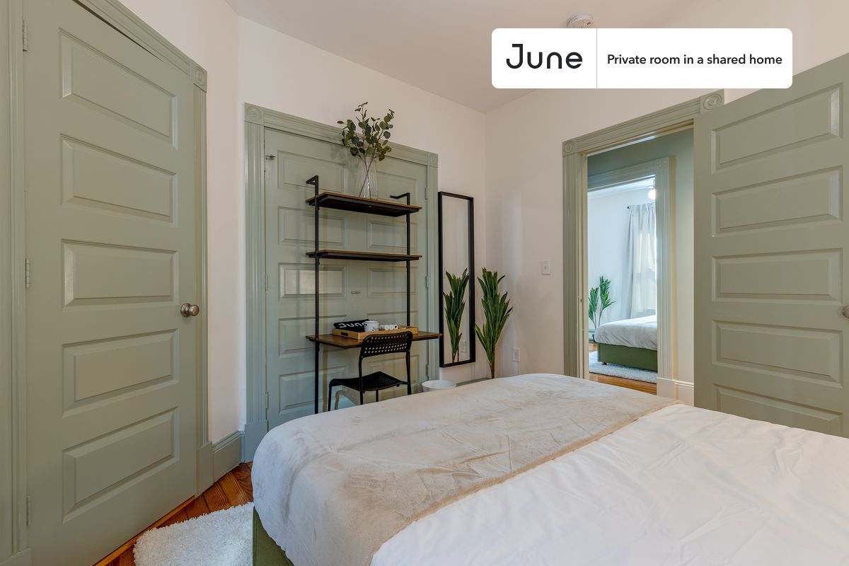 Building Photo - Private bedroom in 4 bed/1 bath Home
