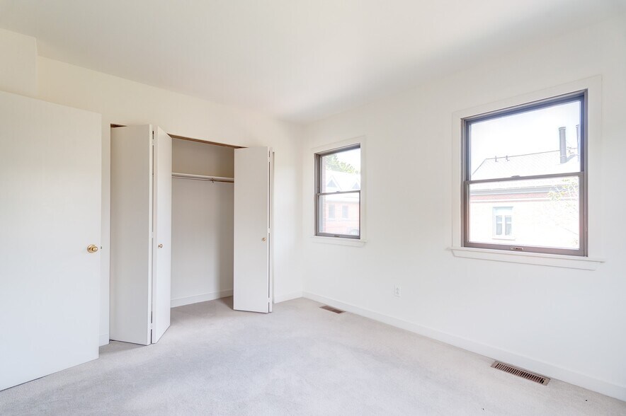 Building Photo - 475 Arsenal St