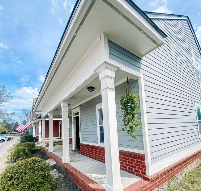 Building Photo - Garnet Crossing