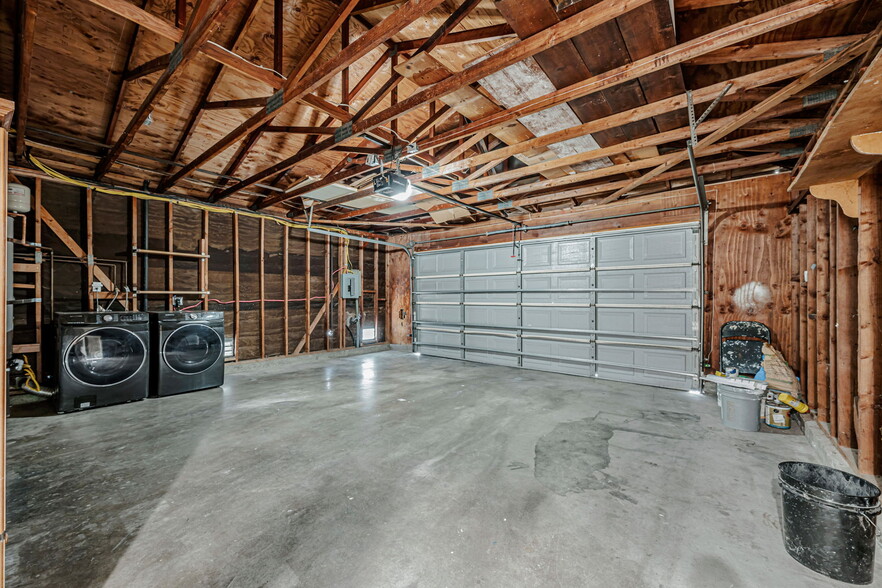 Building Photo - 6046 Reo Pl