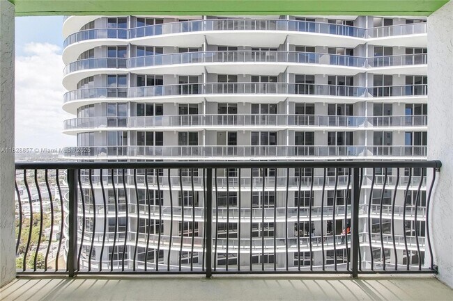 Building Photo - 1756 N Bayshore Dr