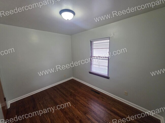 Building Photo - 7204 Lindberg Ave