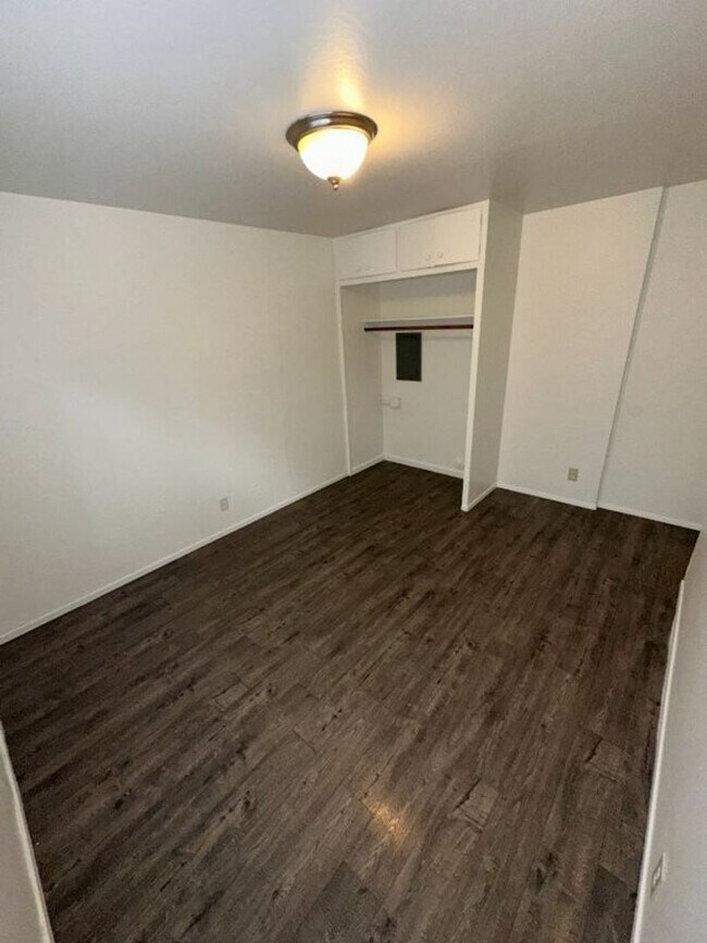 Building Photo - Torrano/DUPLEX