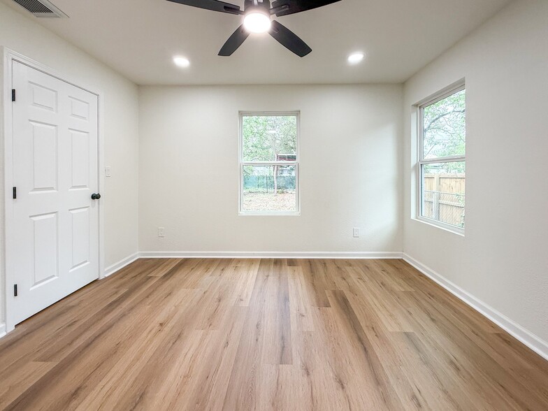 Building Photo - 242 Vine St