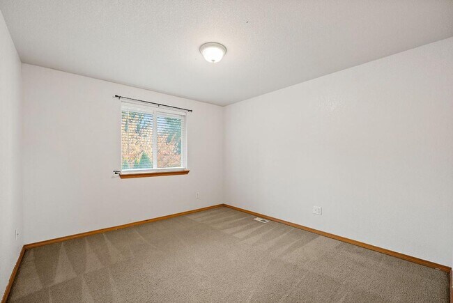 Building Photo - Spacious 4-Bedroom Olympia Home with A/C, ...