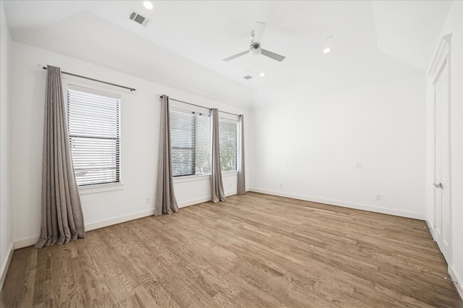 Building Photo - 4405 Schuler St