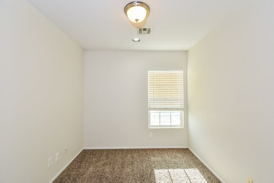 Building Photo - 7453 Showy Ct