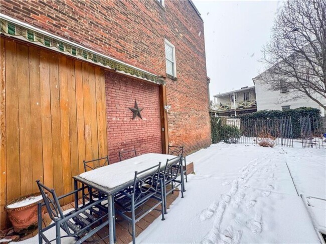 Building Photo - 52 S 18th St