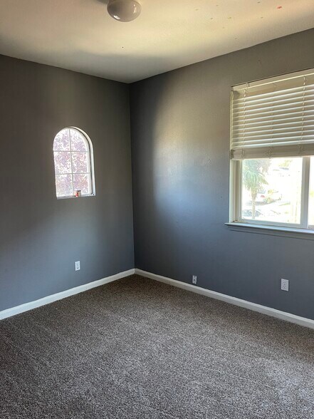 Building Photo - 2624 Yorkshire Dr
