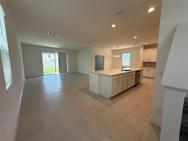 Building Photo - 14496 Crestavista Ave