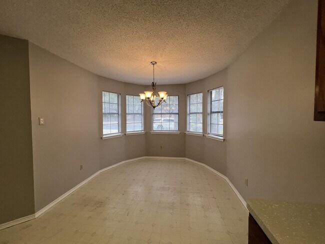 Building Photo - 3210 Festus Dr