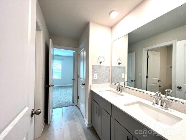 Building Photo - 216 Emmett Dr