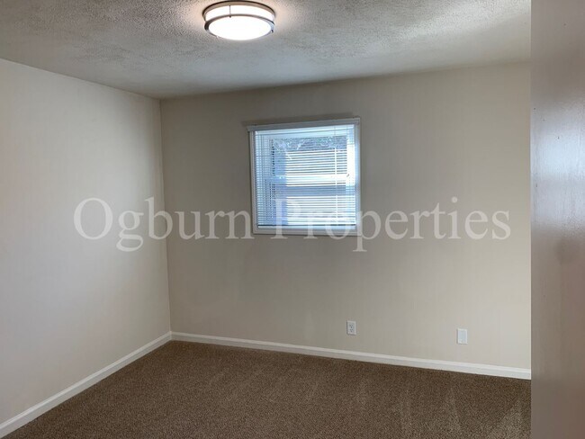 Building Photo - 215 Mayberry Ave