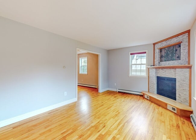 Building Photo - Charming 3BR/ 1.5BA South Portland Residence