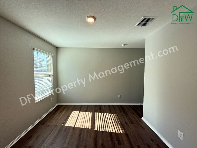 Building Photo - Modern 4-Bedroom Home with Island Kitchen & Spacious Backyard in Princeton!