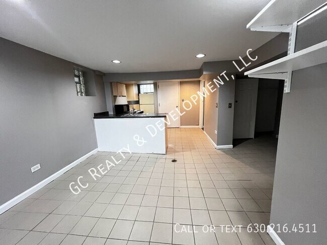 Building Photo - 2227 N Clybourn Ave