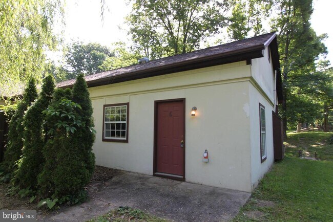 Building Photo - 115 Old Bridge Rd