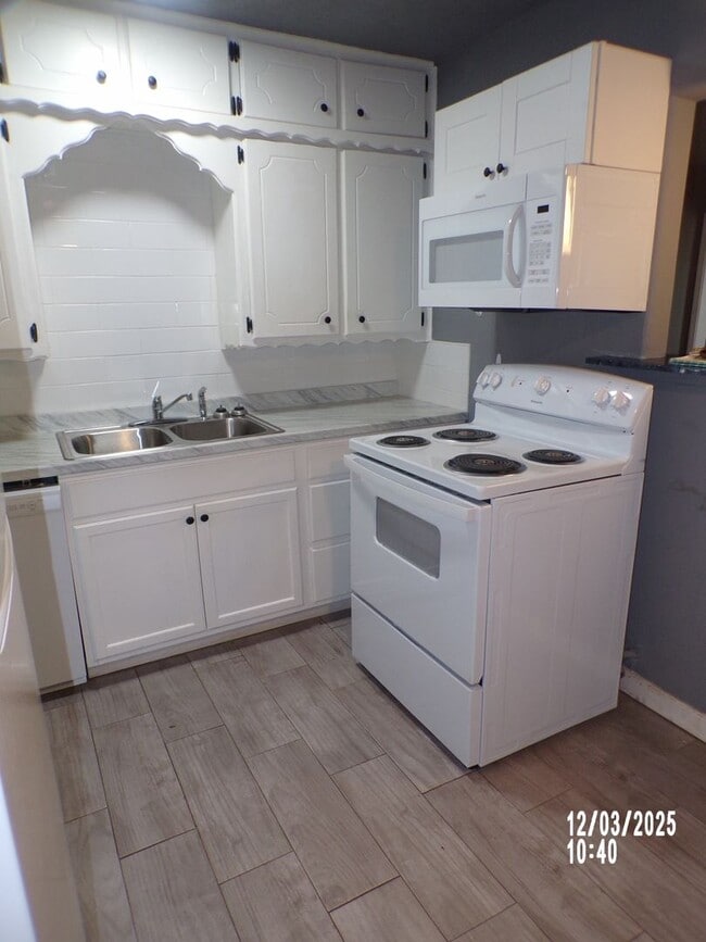 Building Photo - Great re-do