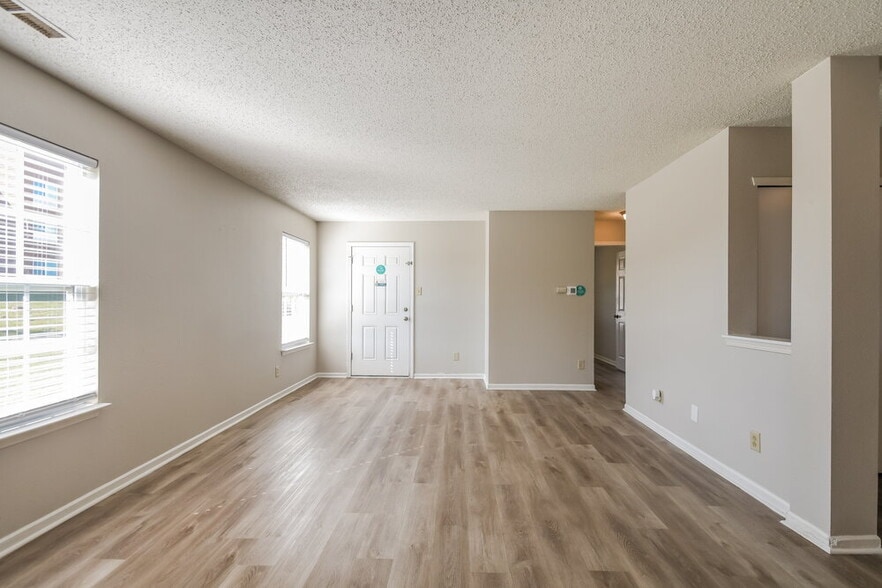 Building Photo - 526 Florence Dr