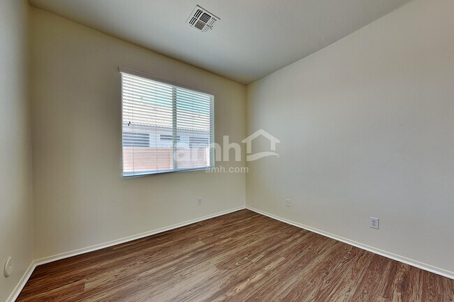 Building Photo - 7225 S 73rd Dr