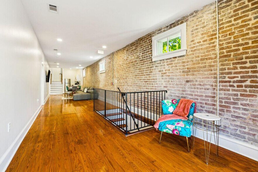Building Photo - 1725 Carondelet St