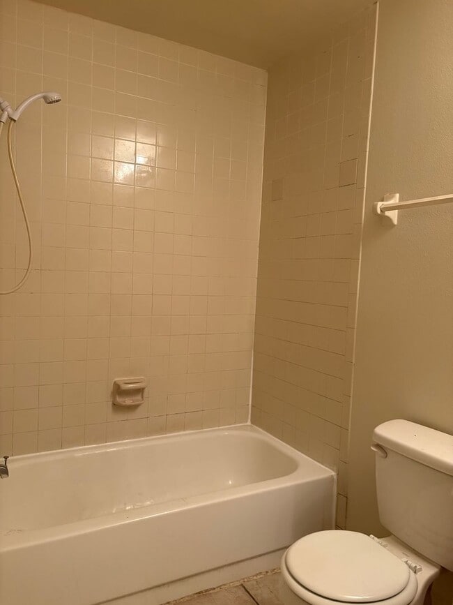 Building Photo - 2bed/ 1.5bath/ 1 car garage townhouse read...