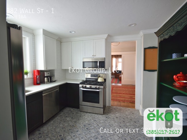 Building Photo - 382 Wall St