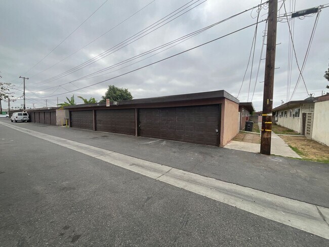Building Photo - 7711 Fillmore Dr