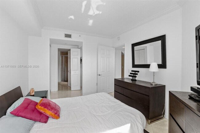 Building Photo - 3370 Hidden Bay Dr