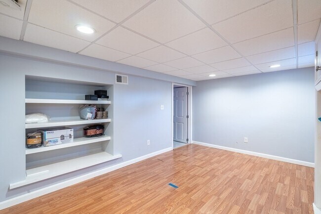 Building Photo - 26 Martell Rd