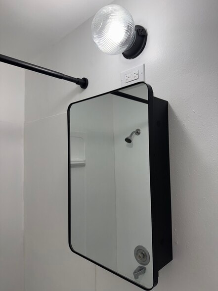 Building Photo - 516 8th St S