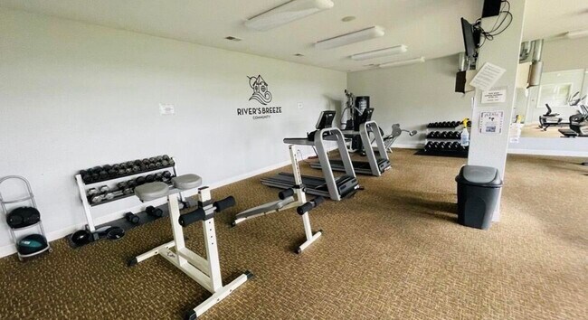 Building Photo - 422 Breezewood Ct