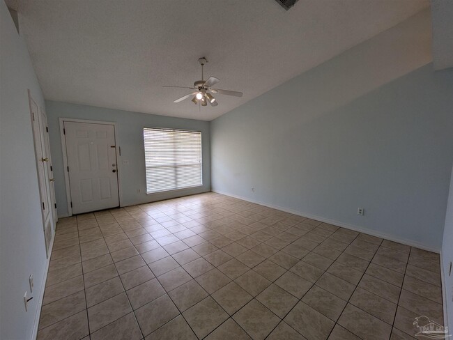 Building Photo - 3359 Green Briar Cir