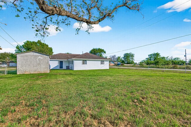 Building Photo - 10503 Ladino Rd