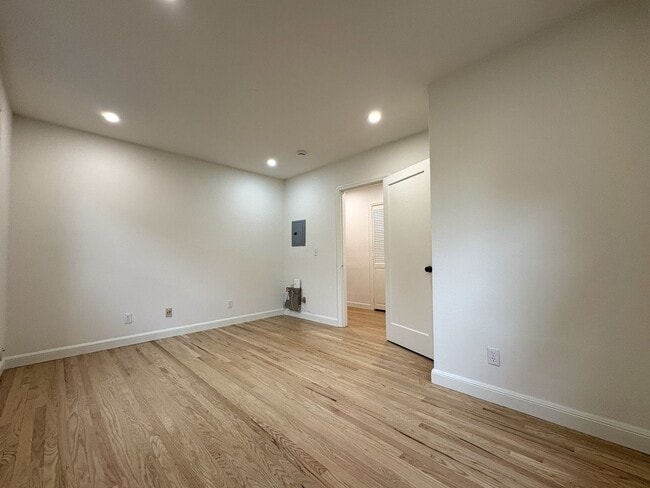 Building Photo - Beautifully Updated 3BD/2BA + Office Single-Family Home in Palo Alto
