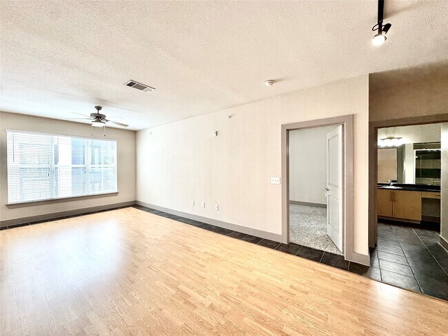 Building Photo - 3660 Richmond Ave.