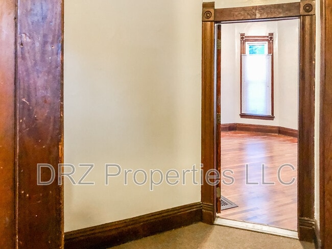 Building Photo - 1012 Bridge St NW