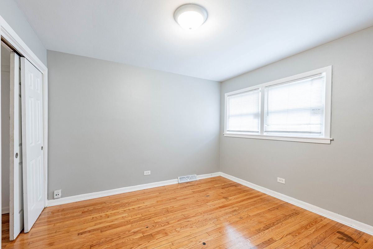 Building Photo - 7637 S Essex Ave