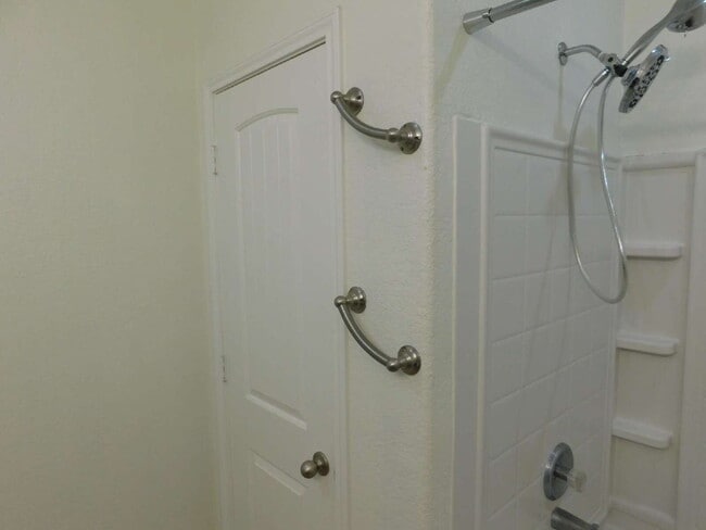 Building Photo - 4 Bed/ 3 Bath Stunner Located at Evans & TPC Parkway