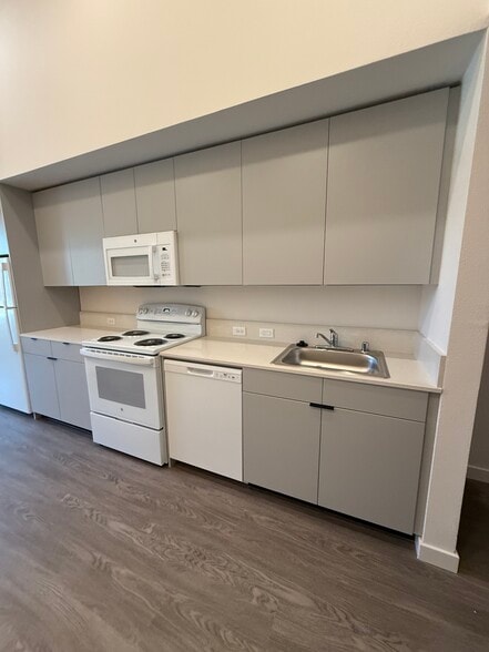Building Photo - Naranja Apartments