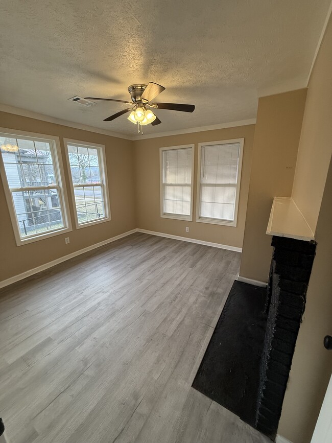 Building Photo - 1831 Moore Ave