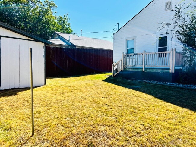 Building Photo - Beautifully Updated 2BD 1BA Corner Lot Hom...