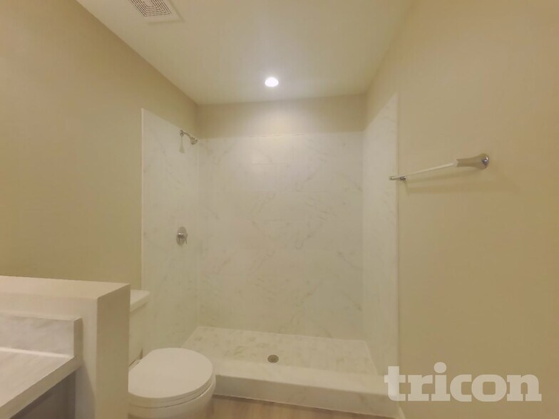 Building Photo - 6046 Eagle Pointe Dr