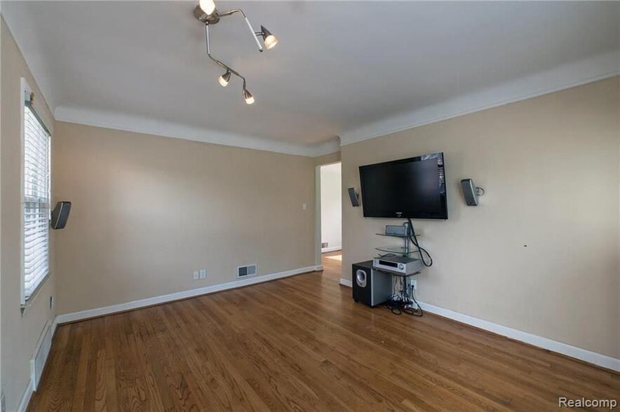 Building Photo - 3602 Ravena Ave