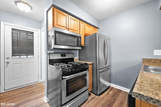 Building Photo - 8439 Hickory Dr