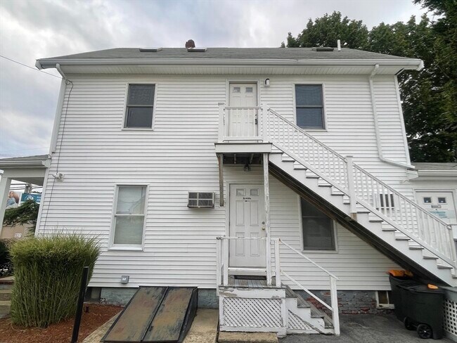 Building Photo - 228 Main St